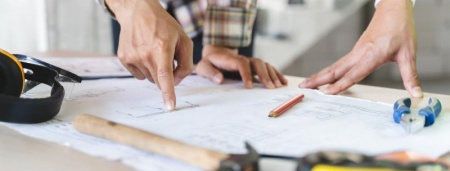 Sept questions fondamentales à poser avant de signer avec un constructeur