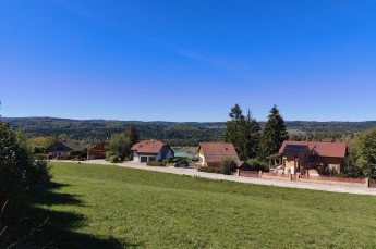 TERRAIN MONTPERREUX