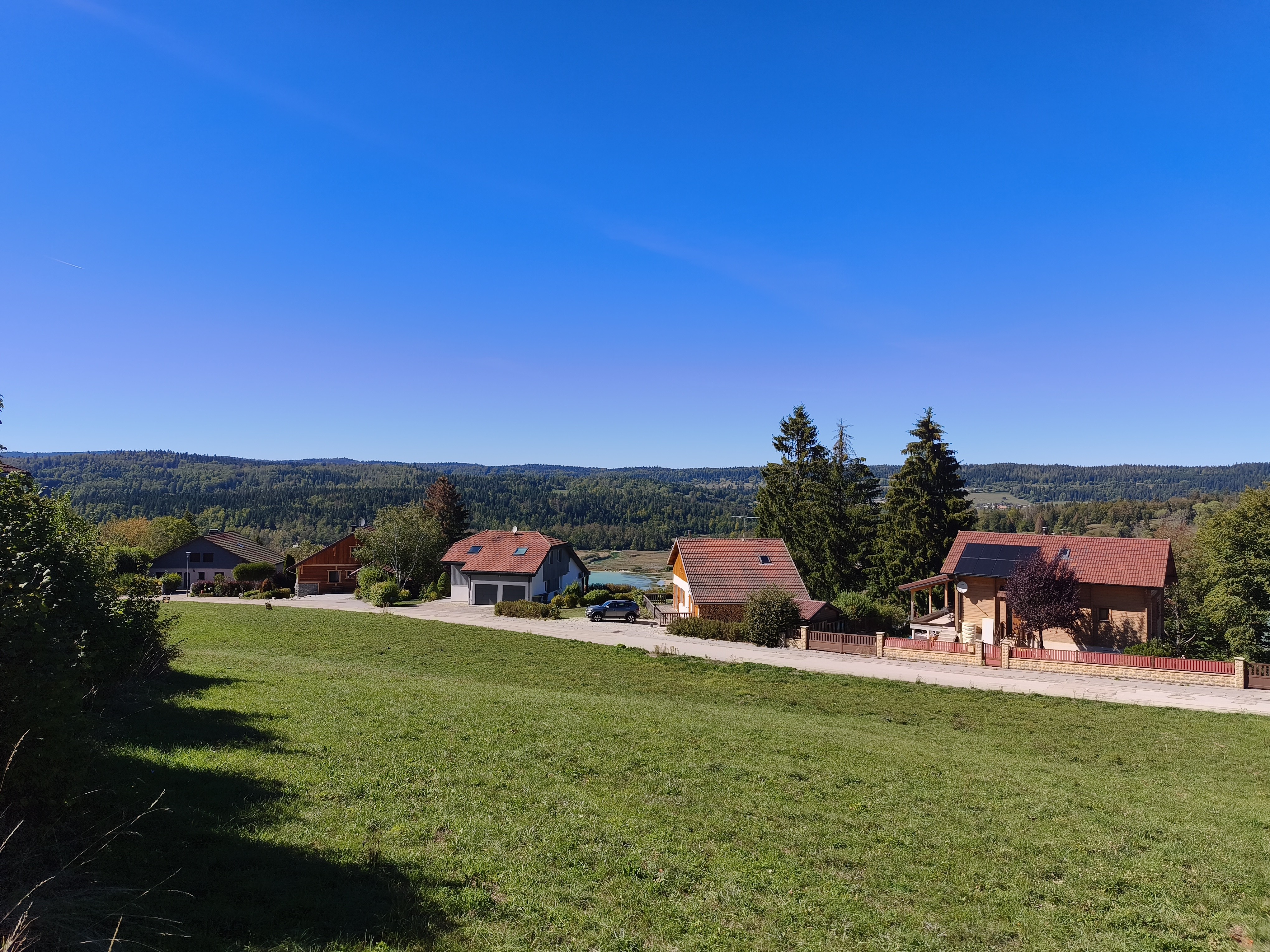 TERRAIN MONTPERREUX