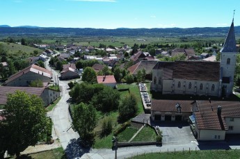 CHAFFOIS : AU CENTRE HORS LOTISSEMENT